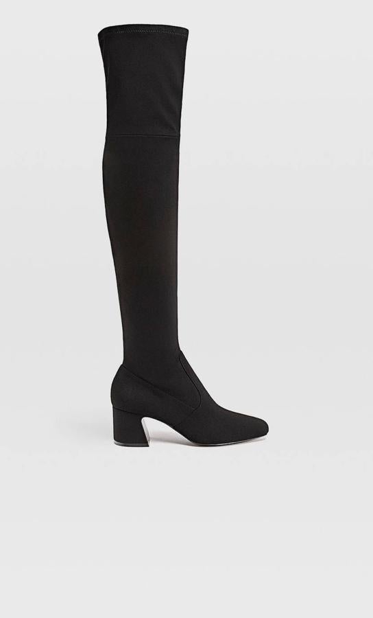 Botas de tacón medio XL de Stradivarius (25,99 euros).