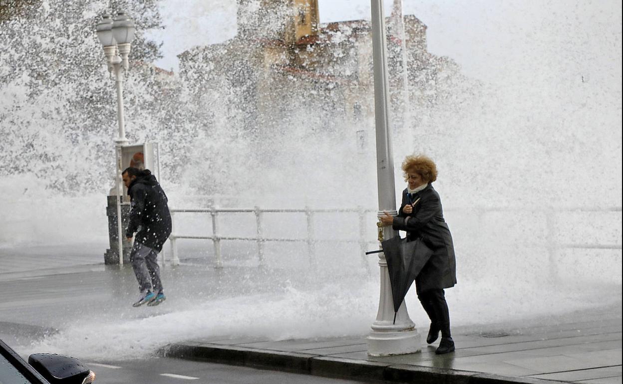 Primera alerta del año por viento y oleaje en Asturias