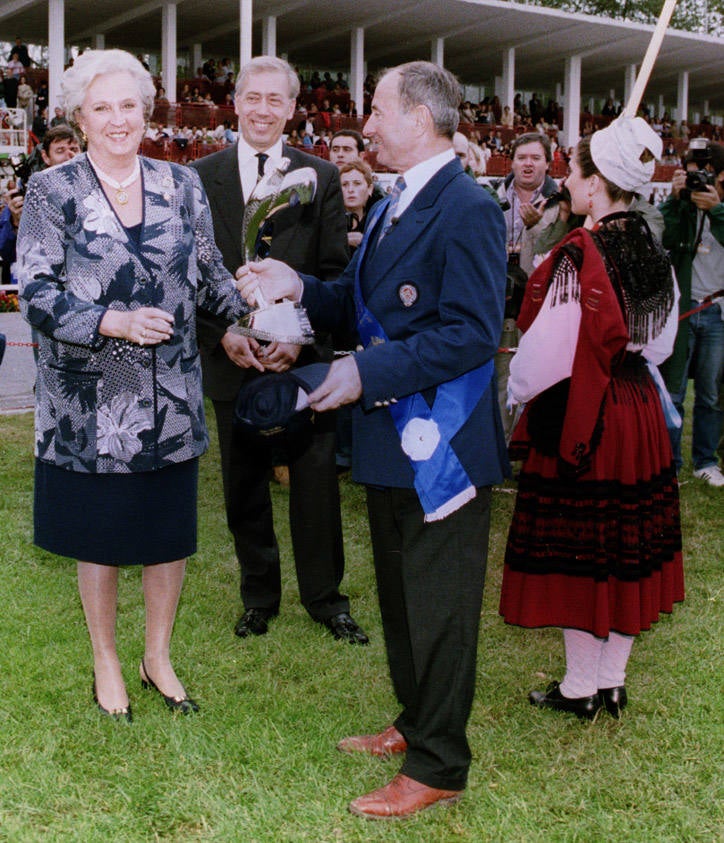 La infanta Pilar de Borbón visitó en muchas ocasiones el Principado. Ceremonias de entrega de los Premios Príncipe de Asturias en Oviedo o concursos hípicos disputados en Gijón fueron algunas de las citas que no eludió la hermana mayor del rey Juan Carlos.