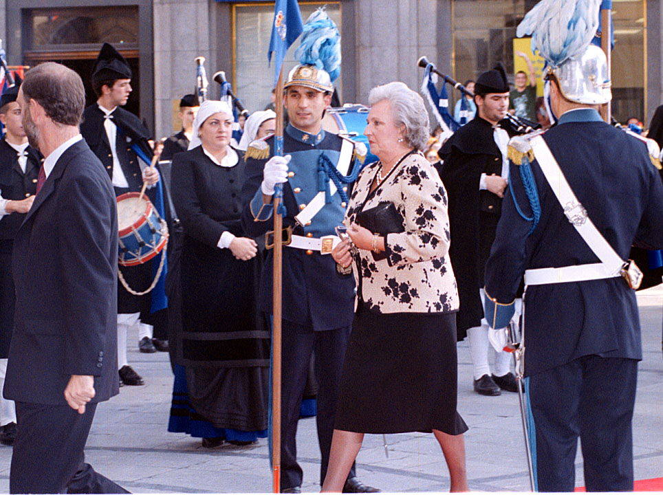 La infanta Pilar de Borbón visitó en muchas ocasiones el Principado. Ceremonias de entrega de los Premios Príncipe de Asturias en Oviedo o concursos hípicos disputados en Gijón fueron algunas de las citas que no eludió la hermana mayor del rey Juan Carlos.