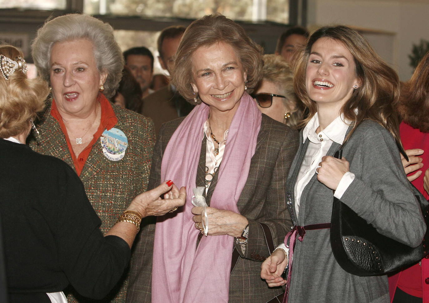 La infanta Pilar de Borbón visitó en muchas ocasiones el Principado. Ceremonias de entrega de los Premios Príncipe de Asturias en Oviedo o concursos hípicos disputados en Gijón fueron algunas de las citas que no eludió la hermana mayor del rey Juan Carlos.