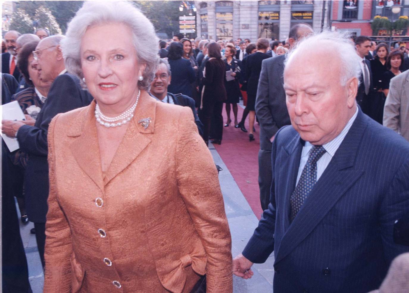 La infanta Pilar de Borbón visitó en muchas ocasiones el Principado. Ceremonias de entrega de los Premios Príncipe de Asturias en Oviedo o concursos hípicos disputados en Gijón fueron algunas de las citas que no eludió la hermana mayor del rey Juan Carlos.