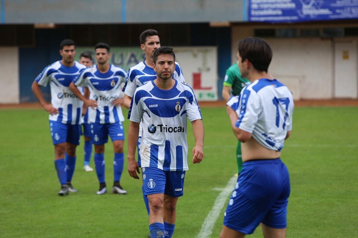 Álvaro Castro, Castaño, Pantoja, Ramiro y Santullano, tras la derrota frente al Navarro.