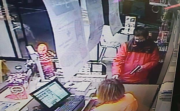 Atracan a punta de pistola la gasolinera de Fuentesila, en Oviedo
