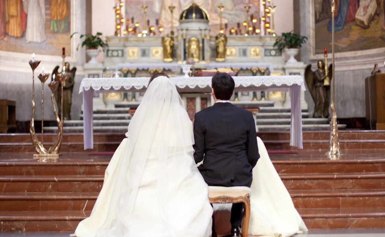 La Iglesia propone cursos prematrimoniales de entre dos y tres años