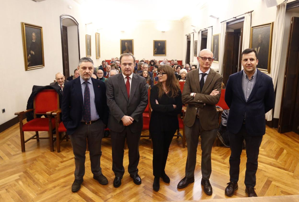 José Manuel Pérez, Javier Junceda, Marta Álvarez de Linera, José Antonio Cullía y Anxelo Estévez, ayer en el Ridea. 