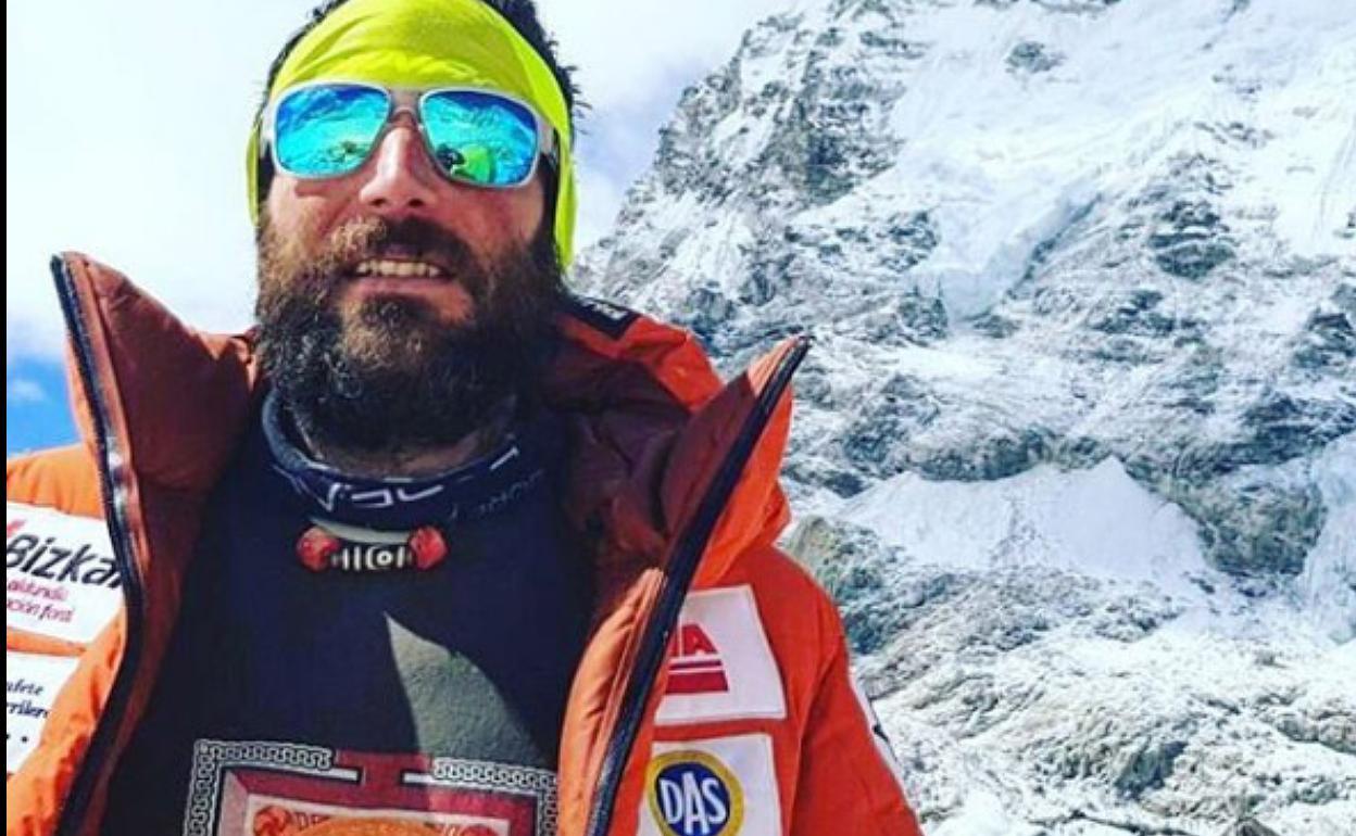 Alex Txikon parte hacia el Everest