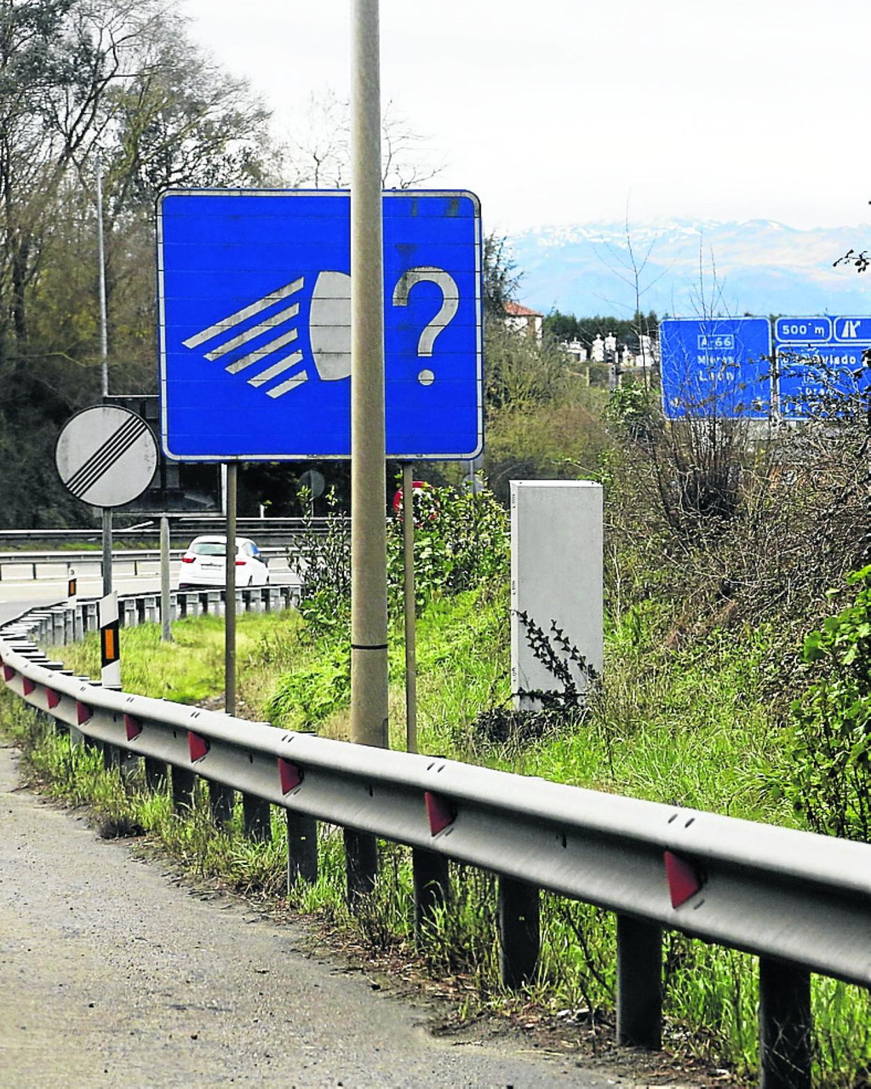 La señal y la caja que la DGT retirará la próxima semana. 