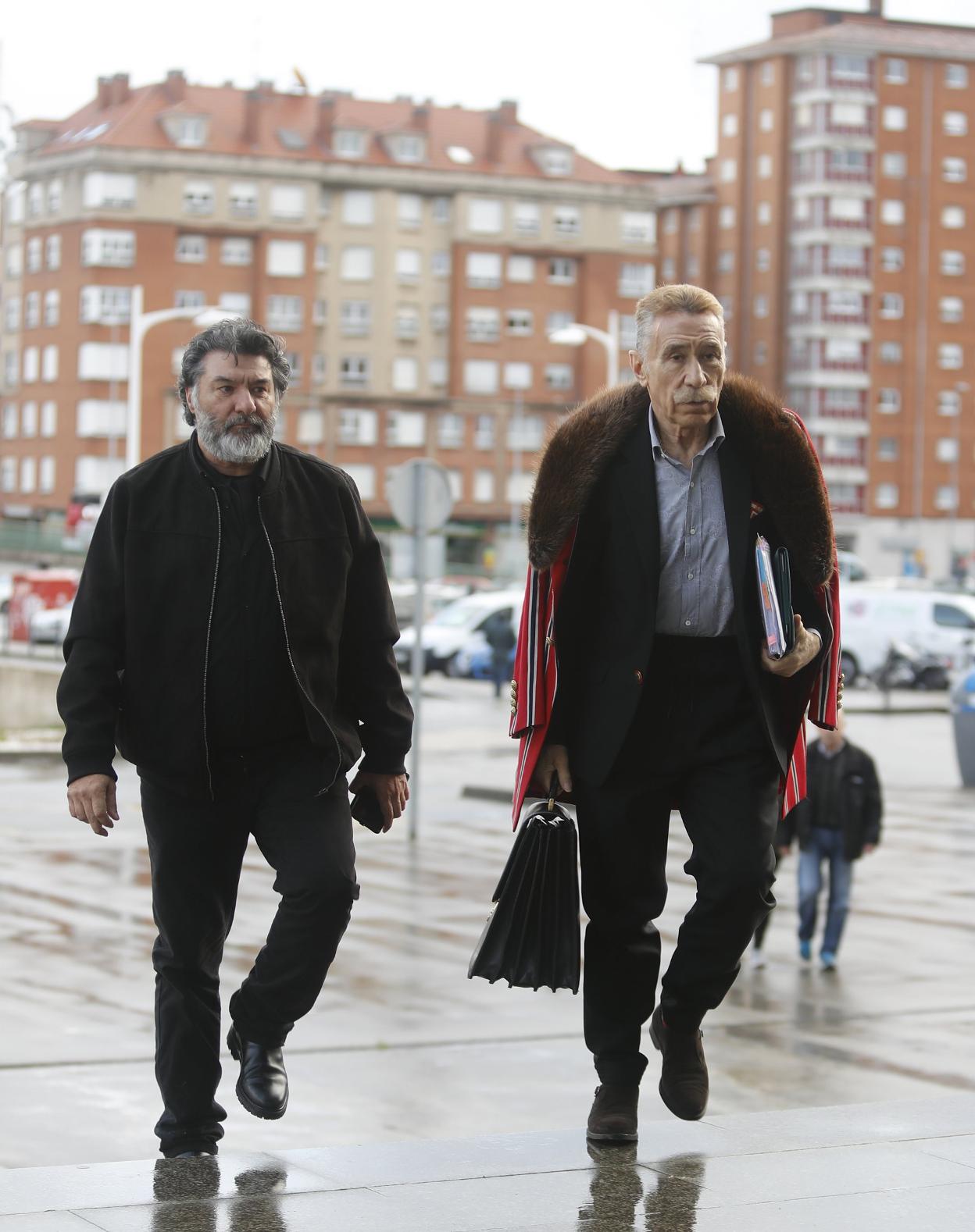 El tío de Eleazar, con el abogado Marcos García Montes. 