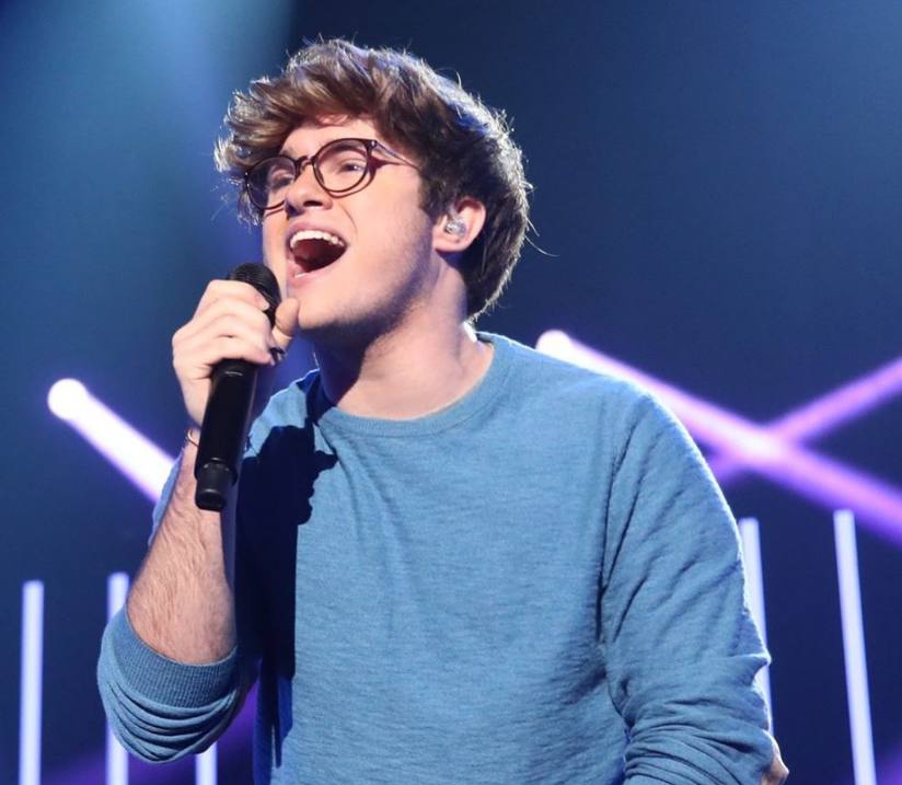 Gérard tiene 20 años y es de Ceuta, aunque vive en Sevilla. Toca el piano y la guitarra y comenzó a formarse en el Conservatorio a los 6 años. Antes de llegar a la Academia de OT componía, cantaba y tocaba en el grupo de música ceutí 'The New System', que cuenta con un disco. 