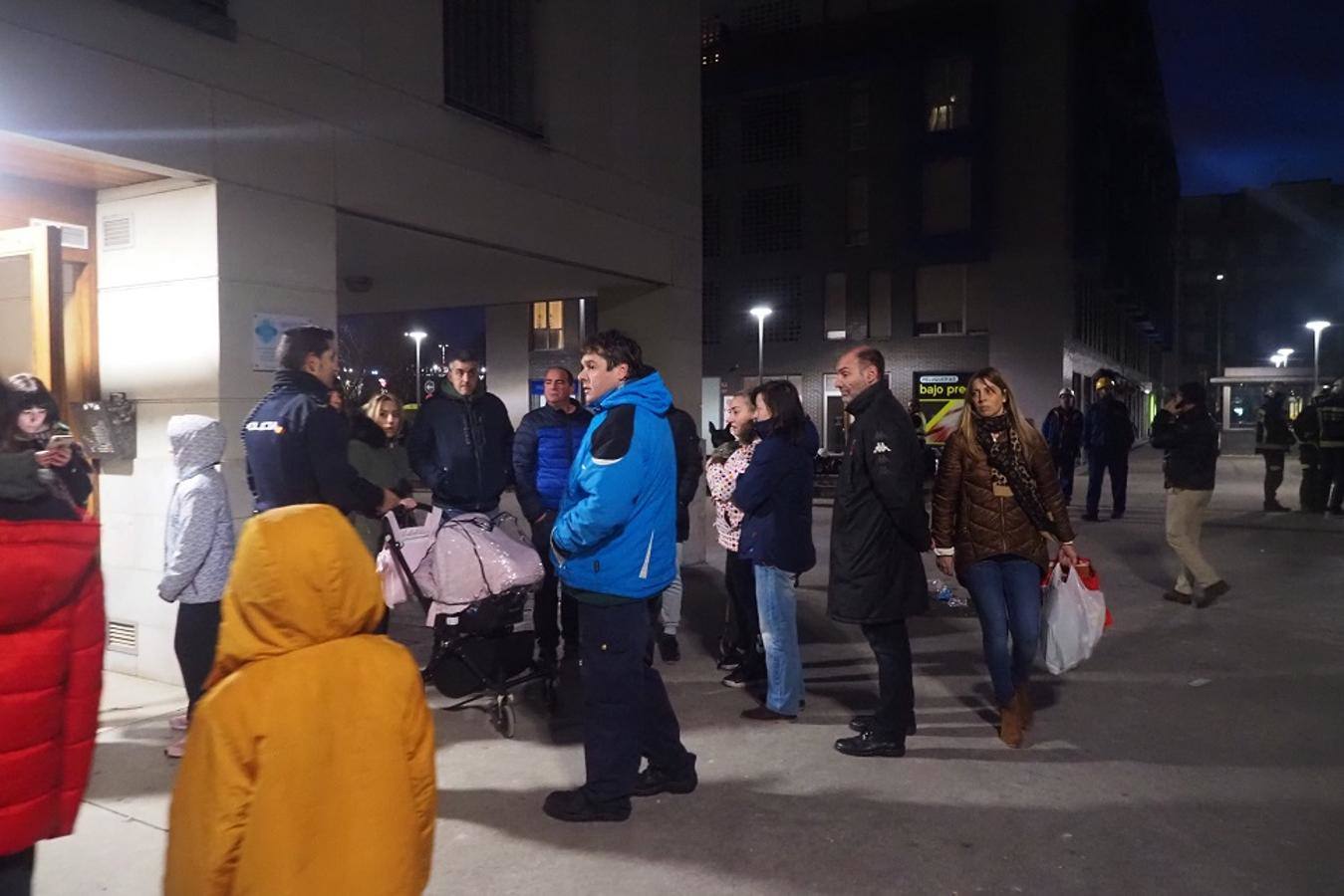 Los vecinos de la calle Tomás y Valiente tienen miedo de volver a sus casas: «Hemos estado cinco años denunciando que había filtraciones de agua en los garajes y al final pasó lo que nos temíamos»