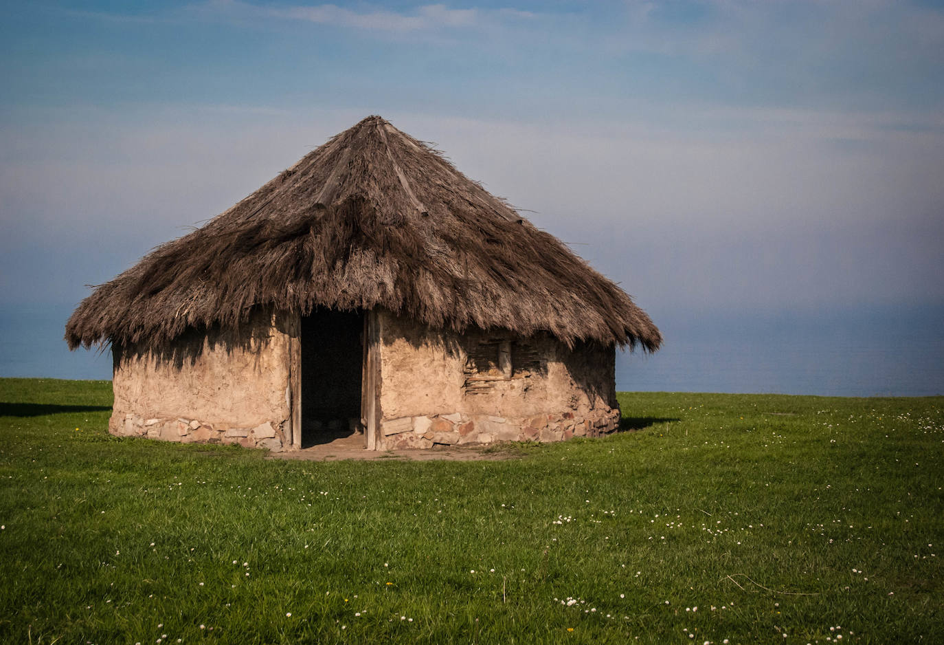 Imágenes reunidas en el concurso Arqueofoto realizado por los museos arqueológicos de Gijón con la colaboración de EL COMERCIO para difundir el patrimonio de la ciudad.