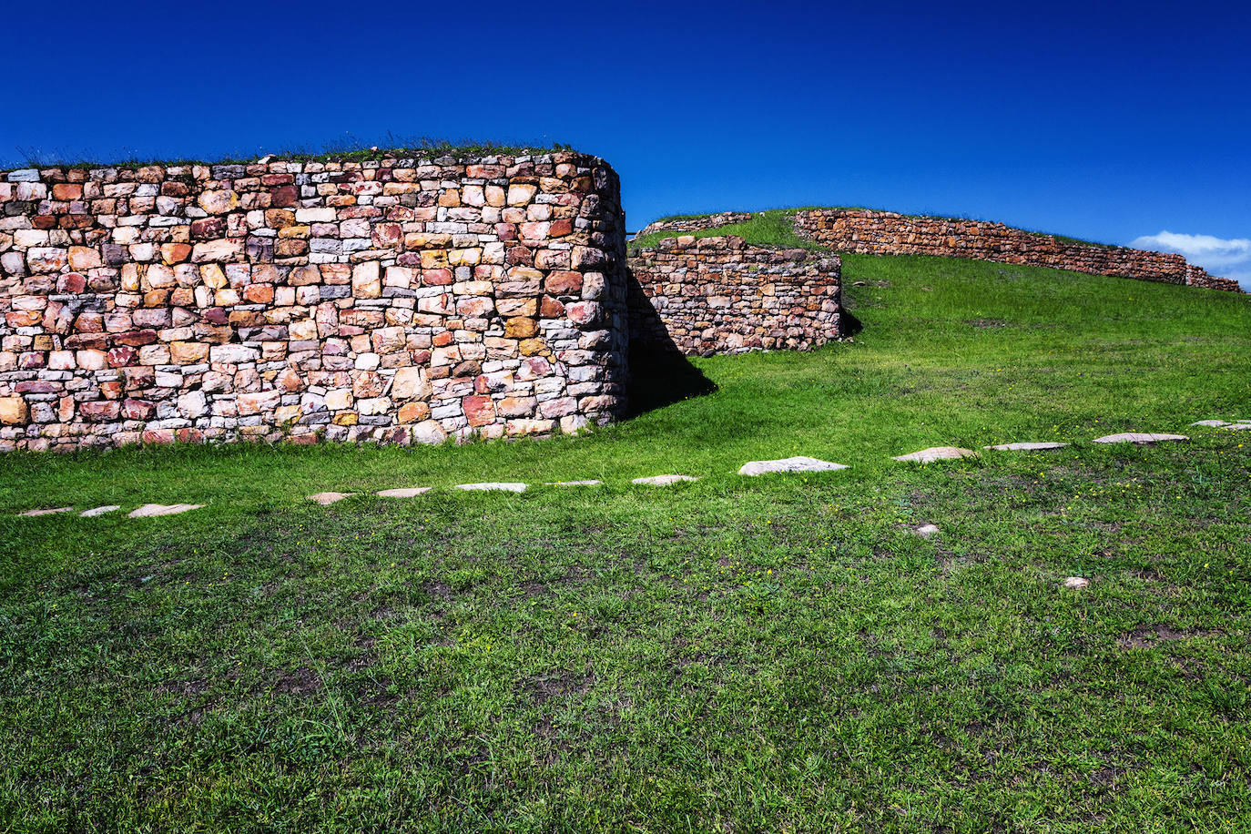 Imágenes reunidas en el concurso Arqueofoto realizado por los museos arqueológicos de Gijón con la colaboración de EL COMERCIO para difundir el patrimonio de la ciudad.