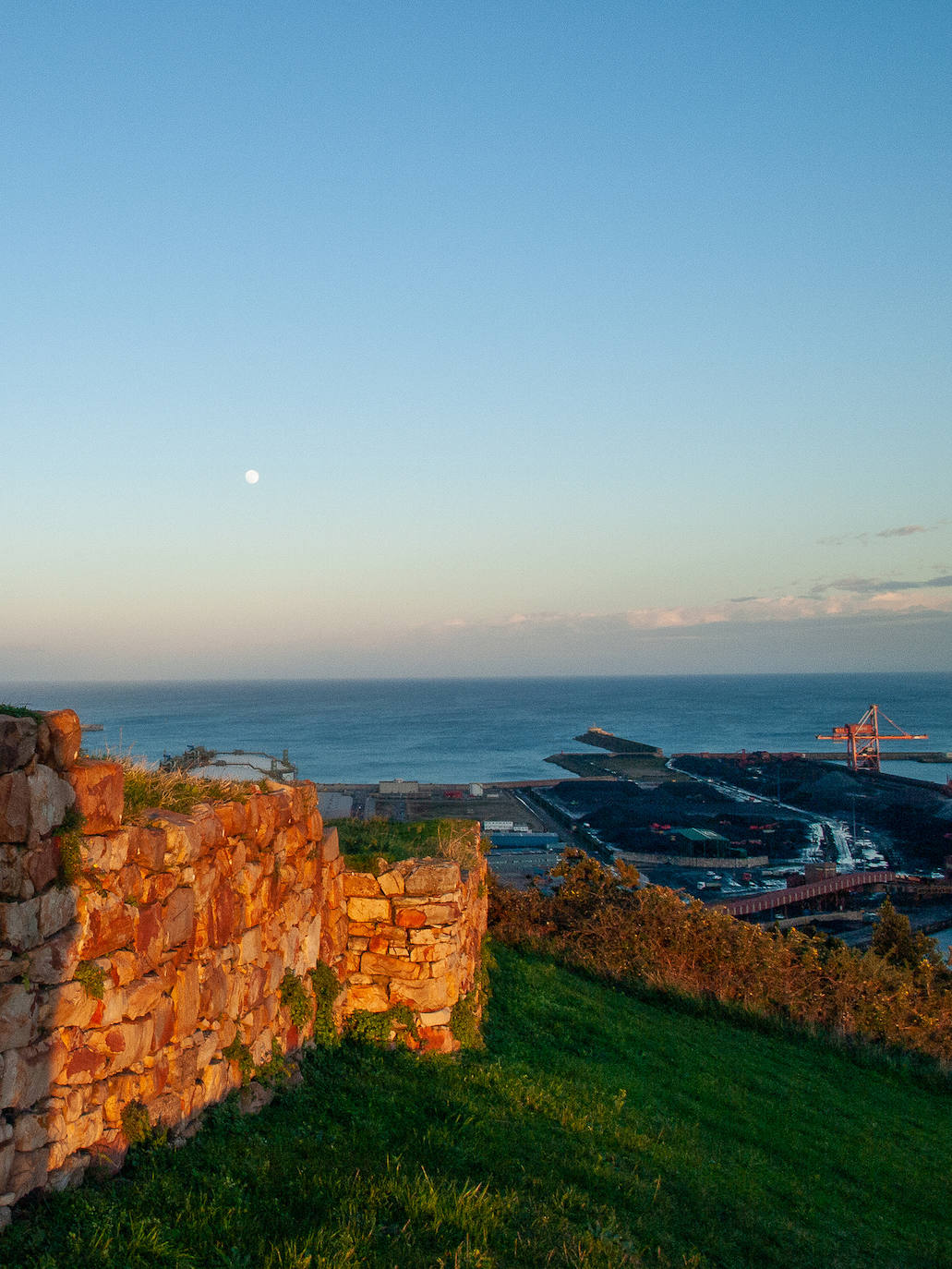 Imágenes reunidas en el concurso Arqueofoto realizado por los museos arqueológicos de Gijón con la colaboración de EL COMERCIO para difundir el patrimonio de la ciudad.