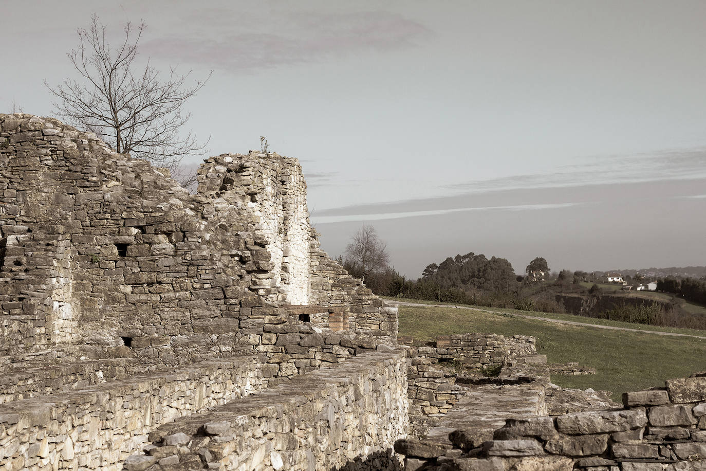 Imágenes reunidas en el concurso Arqueofoto realizado por los museos arqueológicos de Gijón con la colaboración de EL COMERCIO para difundir el patrimonio de la ciudad.