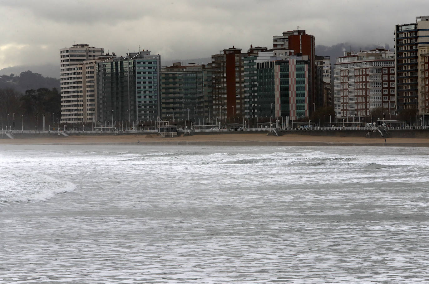 Las temperaturas aumentarán cinco grados durante esta jornada y el jueves los termómetros podrían registrar hasta veinte grados centígrados