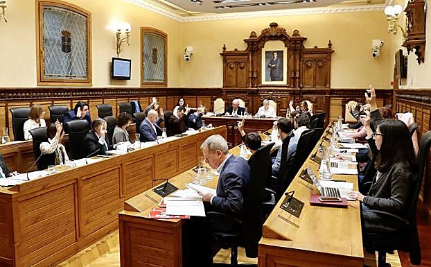 El Pleno de Gijón pide revisar el cierre del anillo navegable en cuanto se hayan eliminado los vertidos al Piles