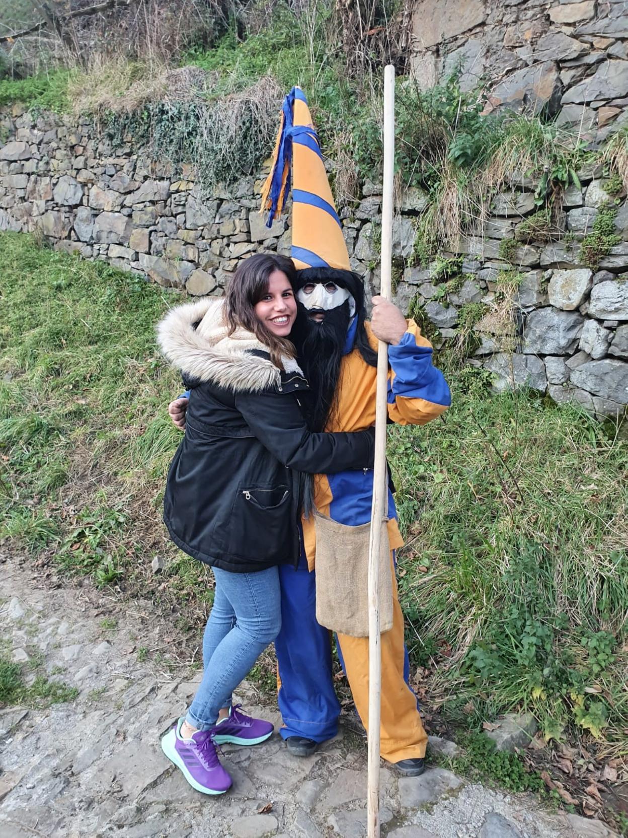 Nuria Granda y Bernardo Montes, con el atuendo de Guirria, el día de la pedida de mano. 