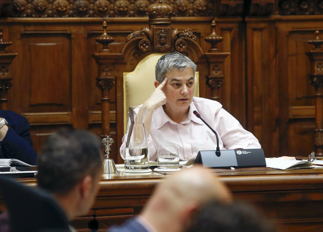 La alcaldesa, durante el Pleno celebrado ayer. 