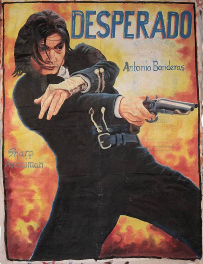 Durante las dictaduras militares africanas en los años 70 y 80, las leyes restringían la importación de grandes posters, por eso en Ghana los estuvieron haciendo a mano hasta bien entrados los años 90 y con un aire gore y extraño que no deja de sorprender