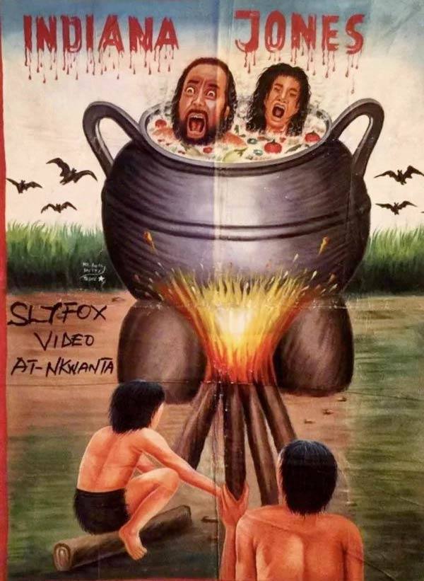 Durante las dictaduras militares africanas en los años 70 y 80, las leyes restringían la importación de grandes posters, por eso en Ghana los estuvieron haciendo a mano hasta bien entrados los años 90 y con un aire gore y extraño que no deja de sorprender