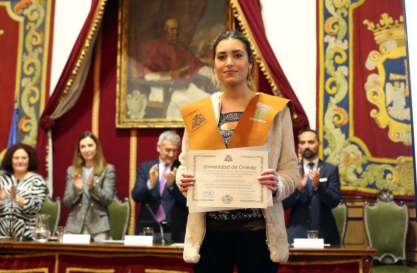 El rector de la Universidad de Oviedo, Santiago García Granda, presidió el acto académico en el Paraninfo del Edificio Histórico