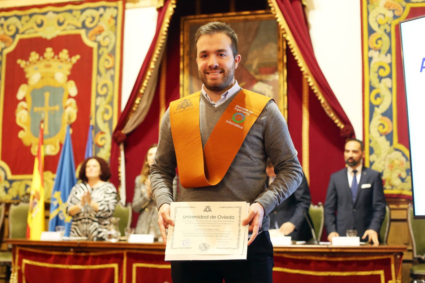 El rector de la Universidad de Oviedo, Santiago García Granda, presidió el acto académico en el Paraninfo del Edificio Histórico