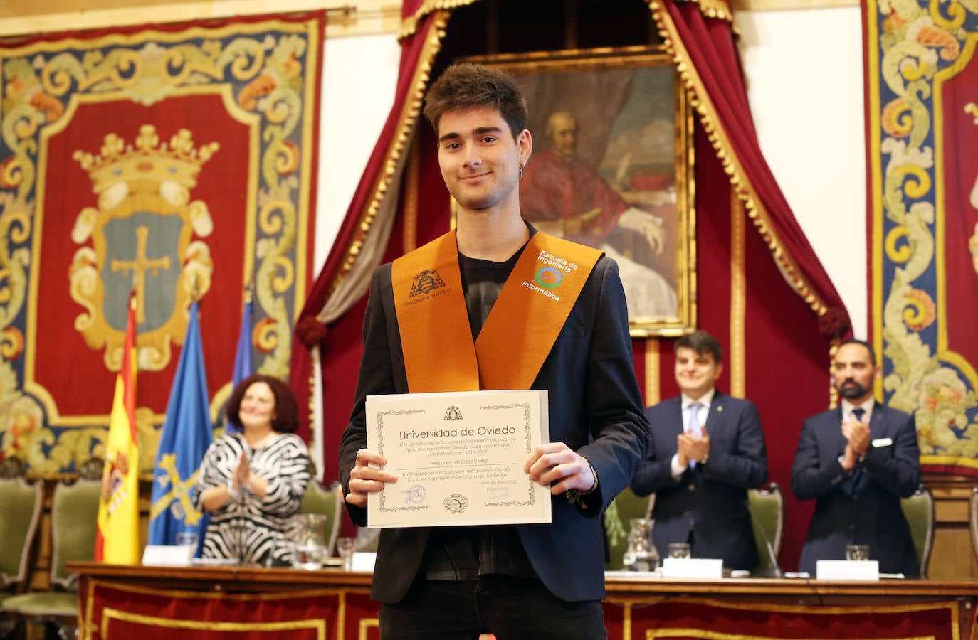 El rector de la Universidad de Oviedo, Santiago García Granda, presidió el acto académico en el Paraninfo del Edificio Histórico