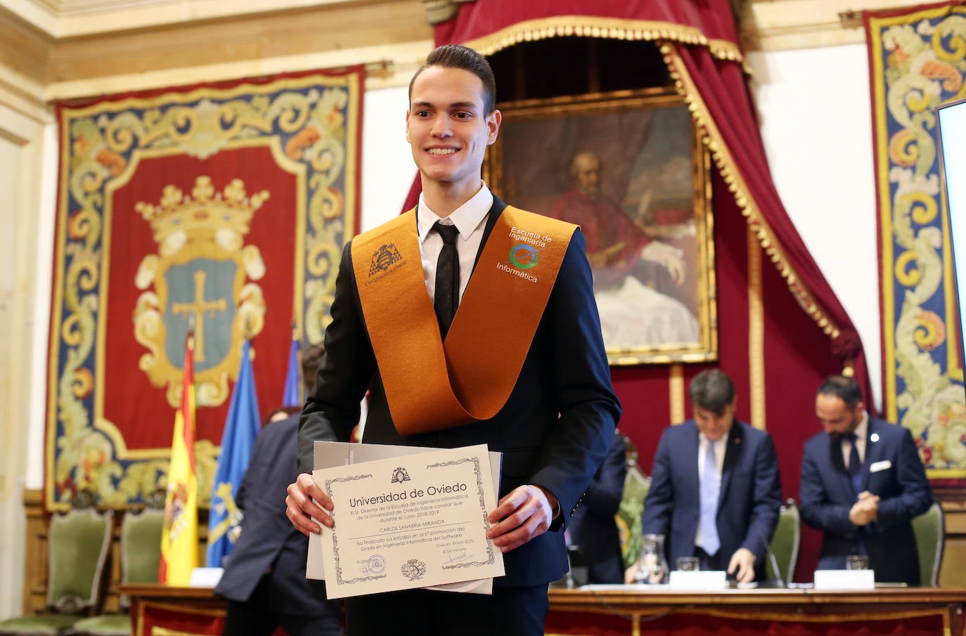 El rector de la Universidad de Oviedo, Santiago García Granda, presidió el acto académico en el Paraninfo del Edificio Histórico