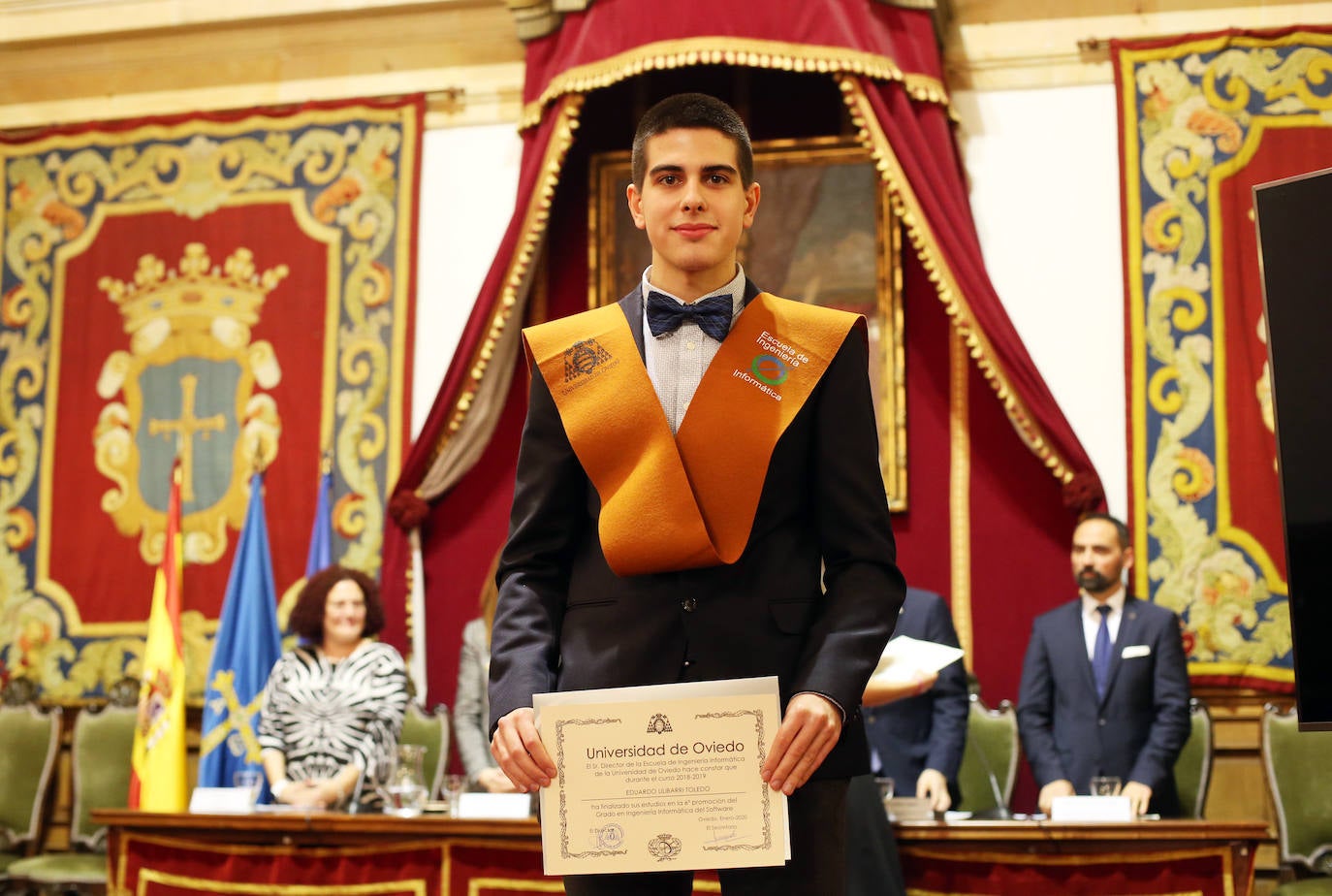 El rector de la Universidad de Oviedo, Santiago García Granda, presidió el acto académico en el Paraninfo del Edificio Histórico