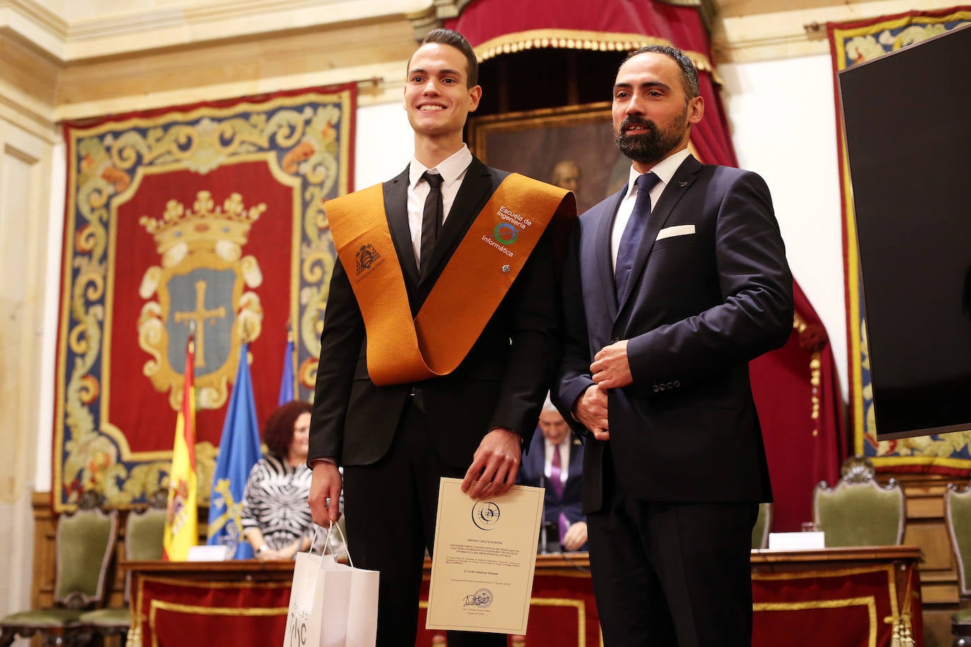 El rector de la Universidad de Oviedo, Santiago García Granda, presidió el acto académico en el Paraninfo del Edificio Histórico