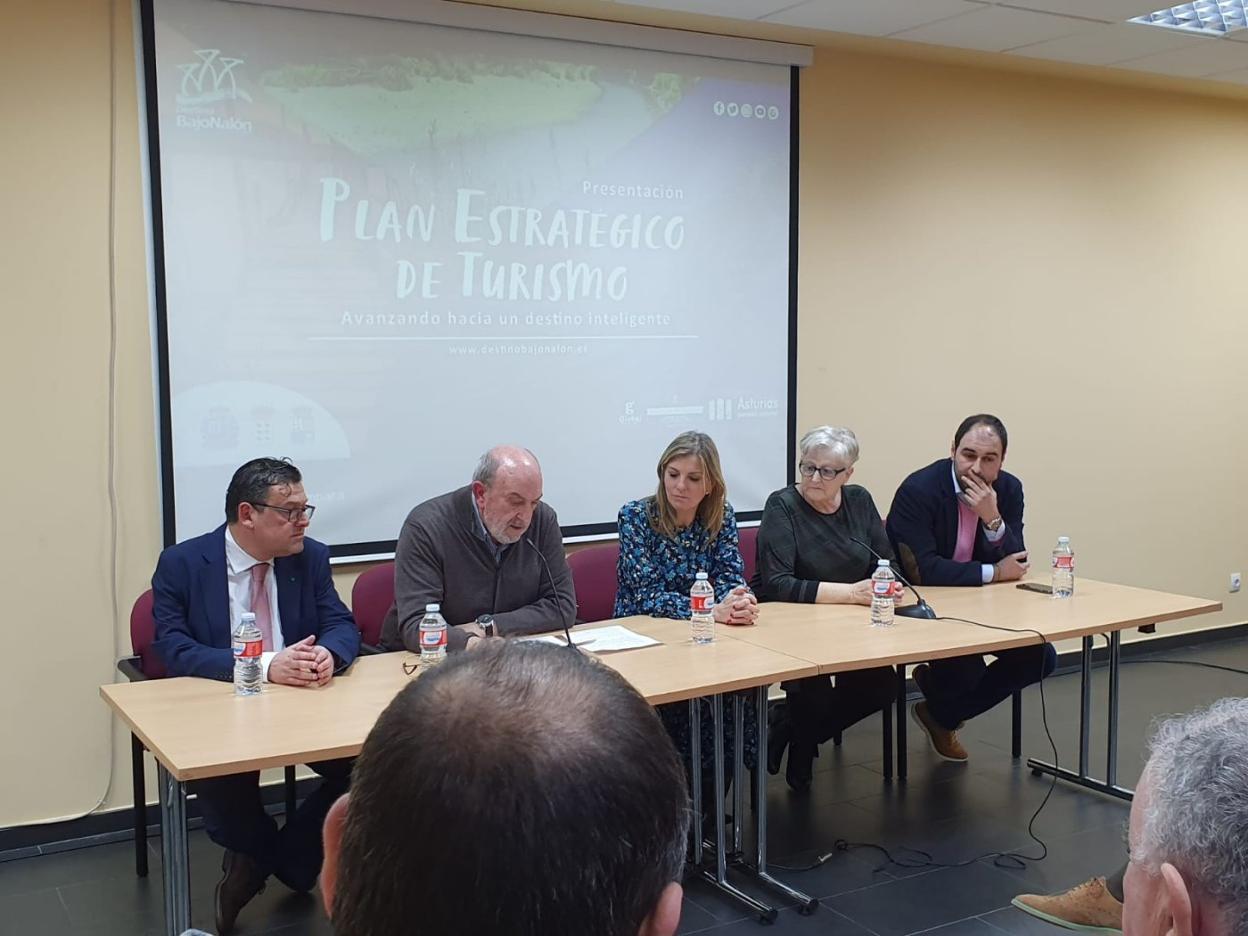 Los alcaldes de Soto del Barco, Muros de Nalón y Pravia presentaron su nuevo plan de turismo. 
