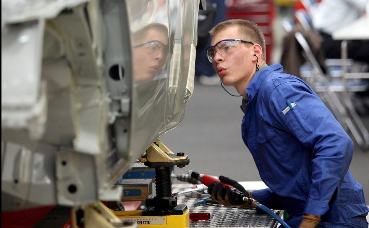 ¿Cuándo llevar el coche al taller? Estos son los síntomas claros