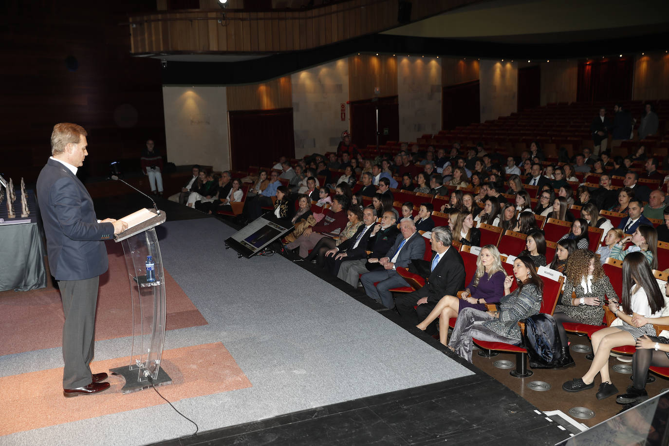 La Federación Hípica del Principado de Asturias organizó la Gala Hípica que sirvió para homenajear a los deportistas destacados en el año 2019 en el Auditorio de la Laboral Ciudad de la Cultura