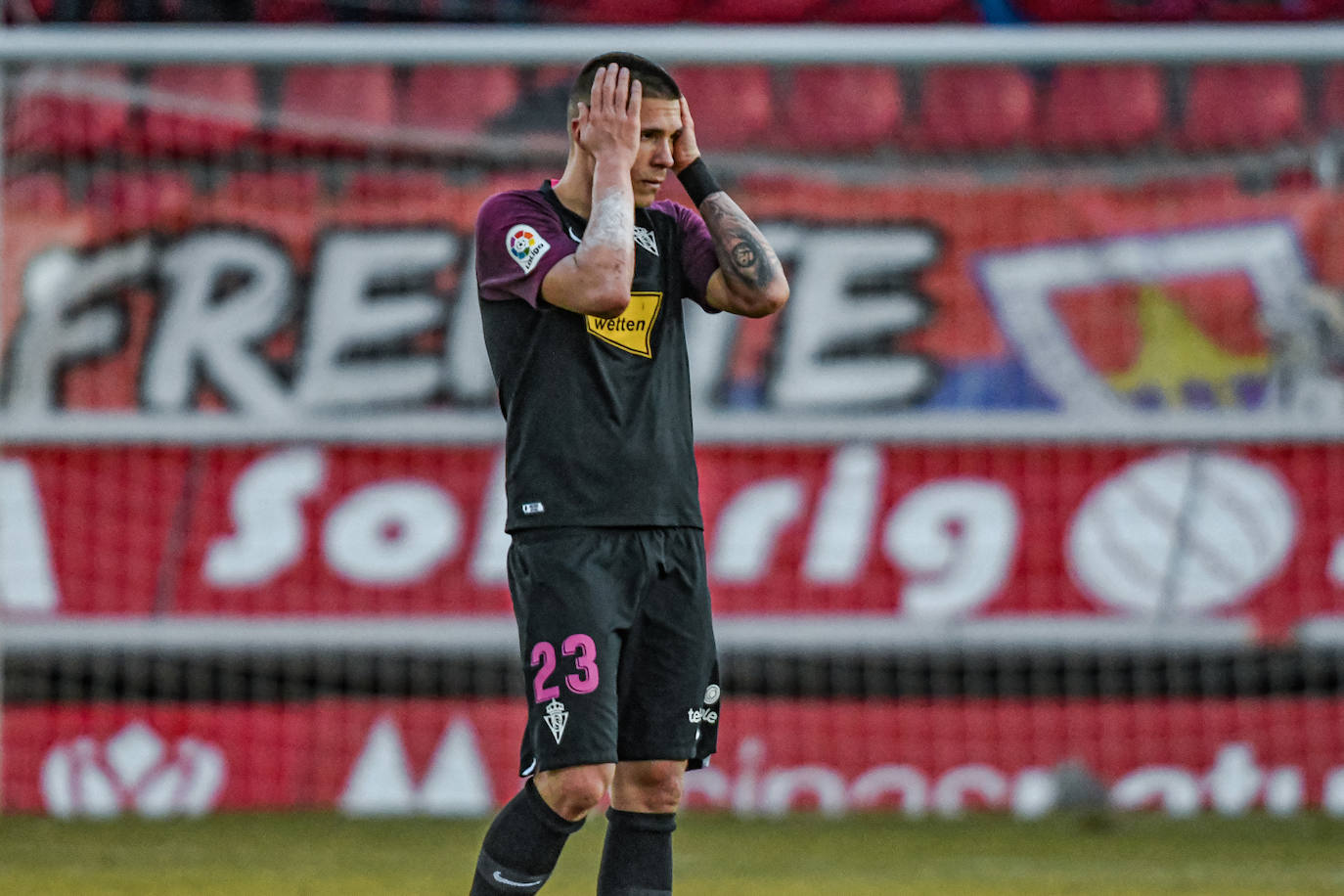 Otra vez el balón parado castiga a los rojiblancos, en Soria