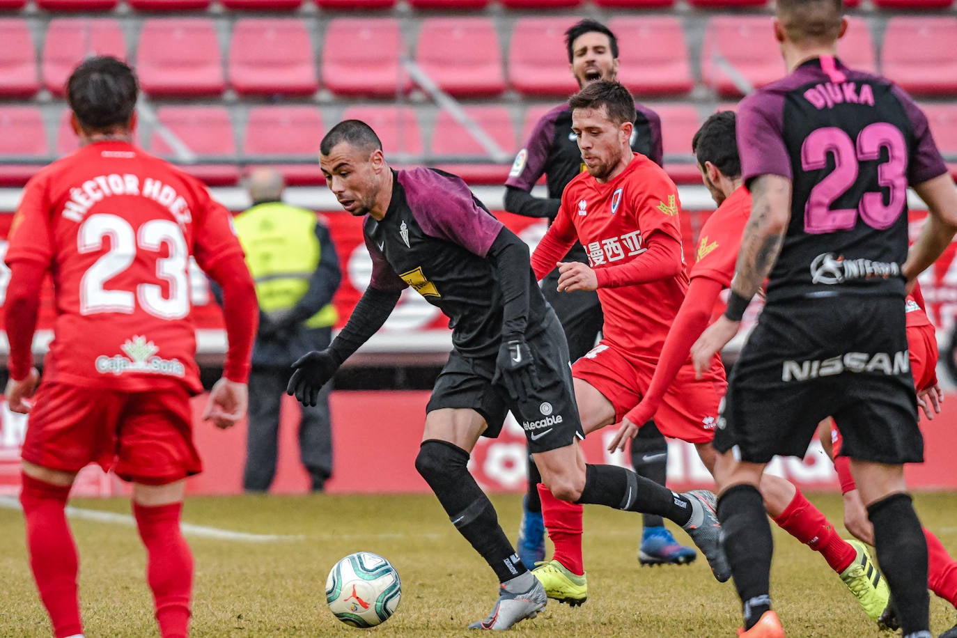 Otra vez el balón parado castiga a los rojiblancos, en Soria