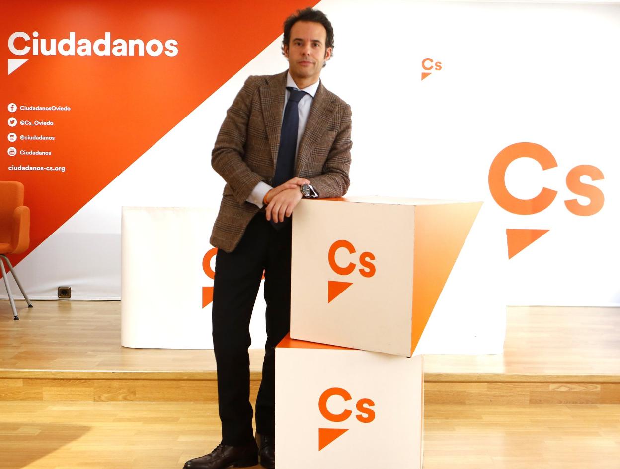Ignacio Cuesta, nuevo portavoz de Ciudadanos Asturias, en la sede del partido. 