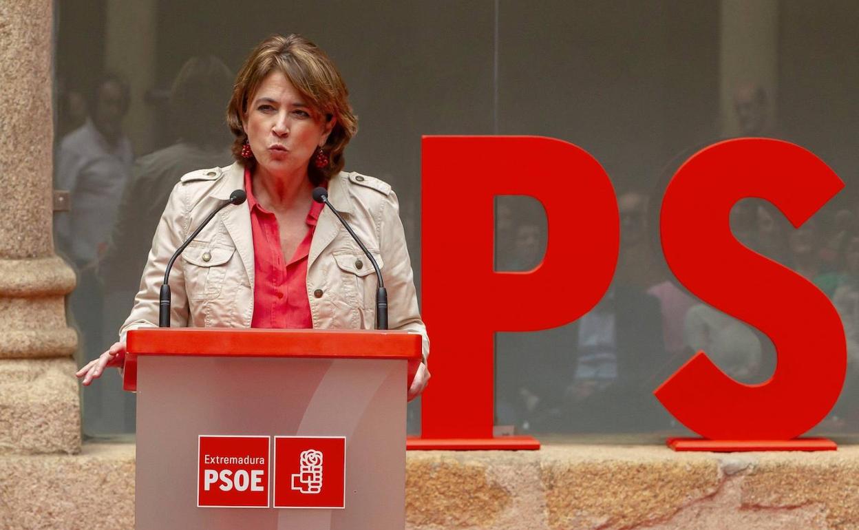 Dolores Delgado, en un mitin del PSOE durante la pasada campaña electoral.