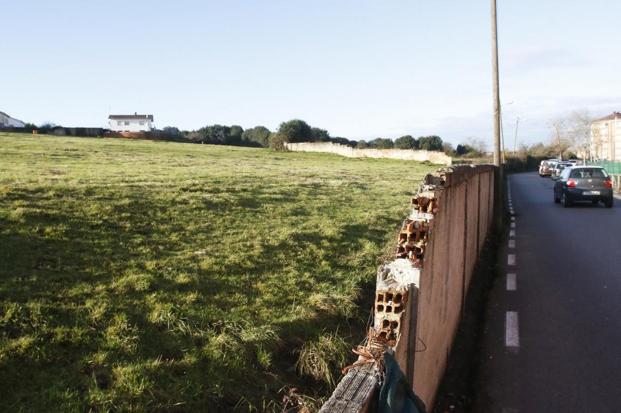 Terrenos al sur del camino de los Caleros donde la Sareb prevé construir 211 viviendas. 