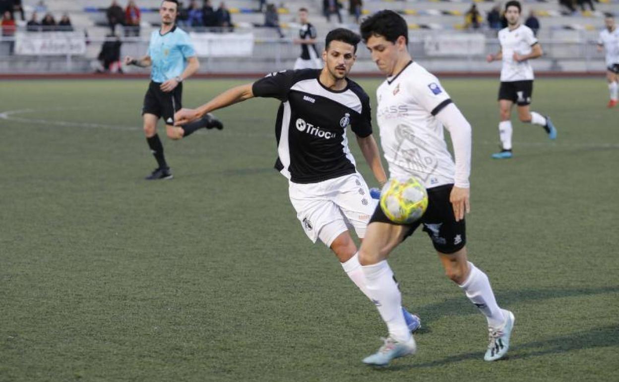 Partido entre el Caudal y el Real Avilés disputado en Mieres. 