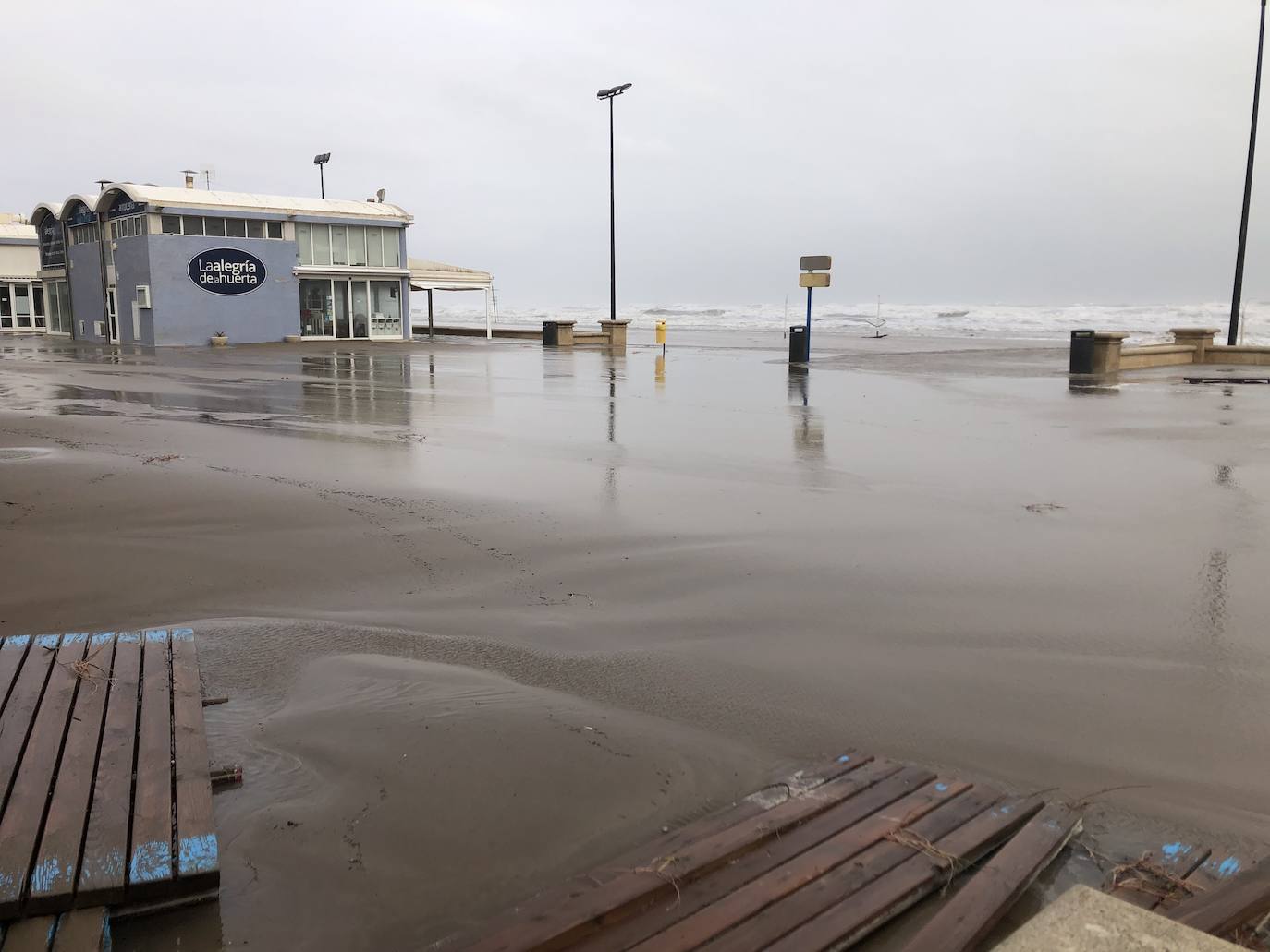 El mediterráneo sufre el envite de 'Gloria', la borrasca que ha marcado récords con olas de más de 10 metros.