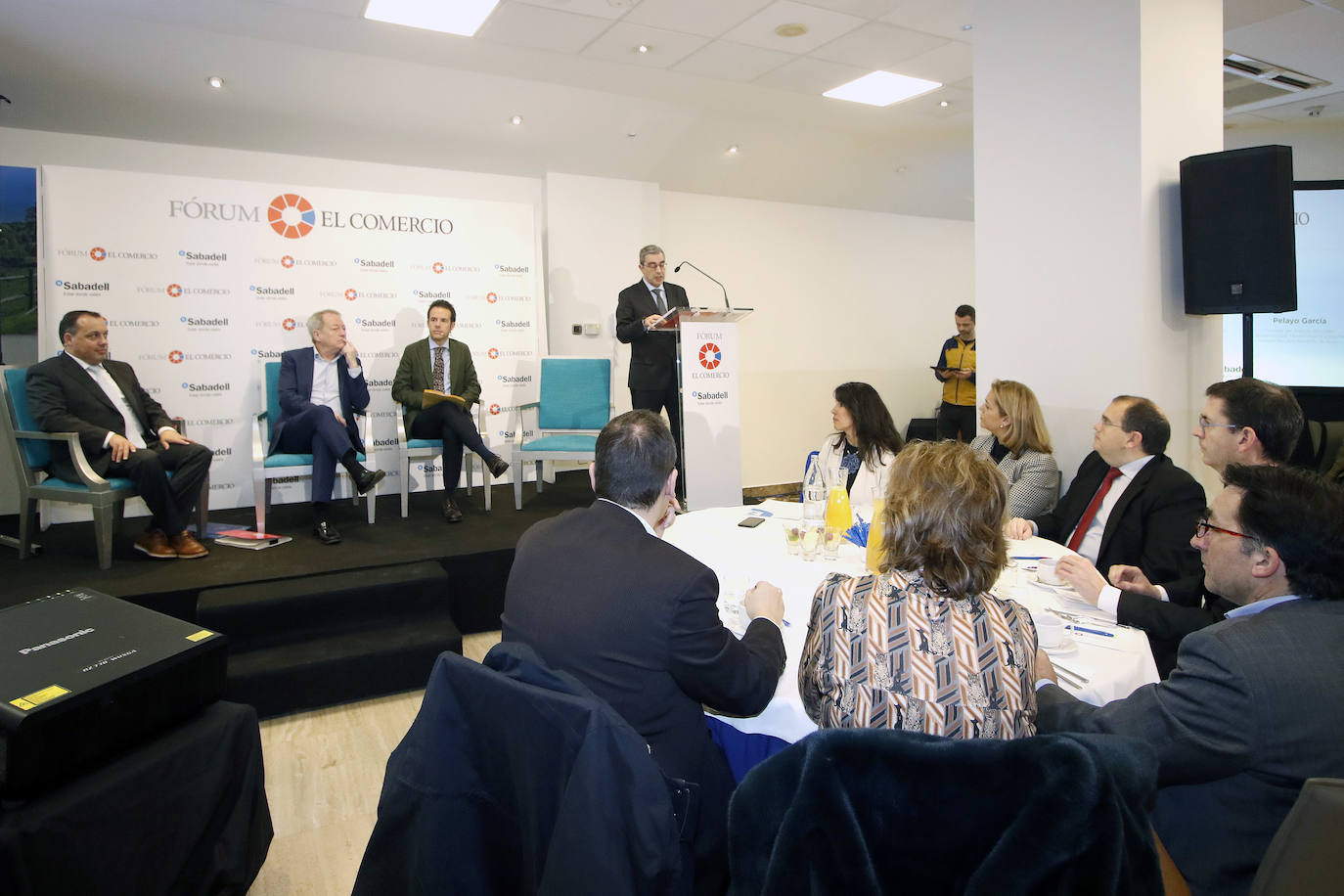 El Fórum de EL COMERCIO ha reunido a los concejales de Gijón, Oviedo y Avilés, Aurelio Martín, Ignacio Cuesta y Pelayo García, quienes han aportado las diferentes visiones asturianas sobre 'El futuro de la movilidad en las ciudades asturianas'. 