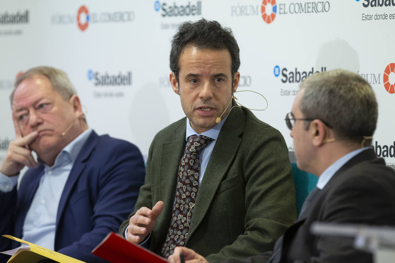 El Fórum de EL COMERCIO ha reunido a los concejales de Gijón, Oviedo y Avilés, Aurelio Martín, Ignacio Cuesta y Pelayo García, quienes han aportado las diferentes visiones asturianas sobre 'El futuro de la movilidad en las ciudades asturianas'. 