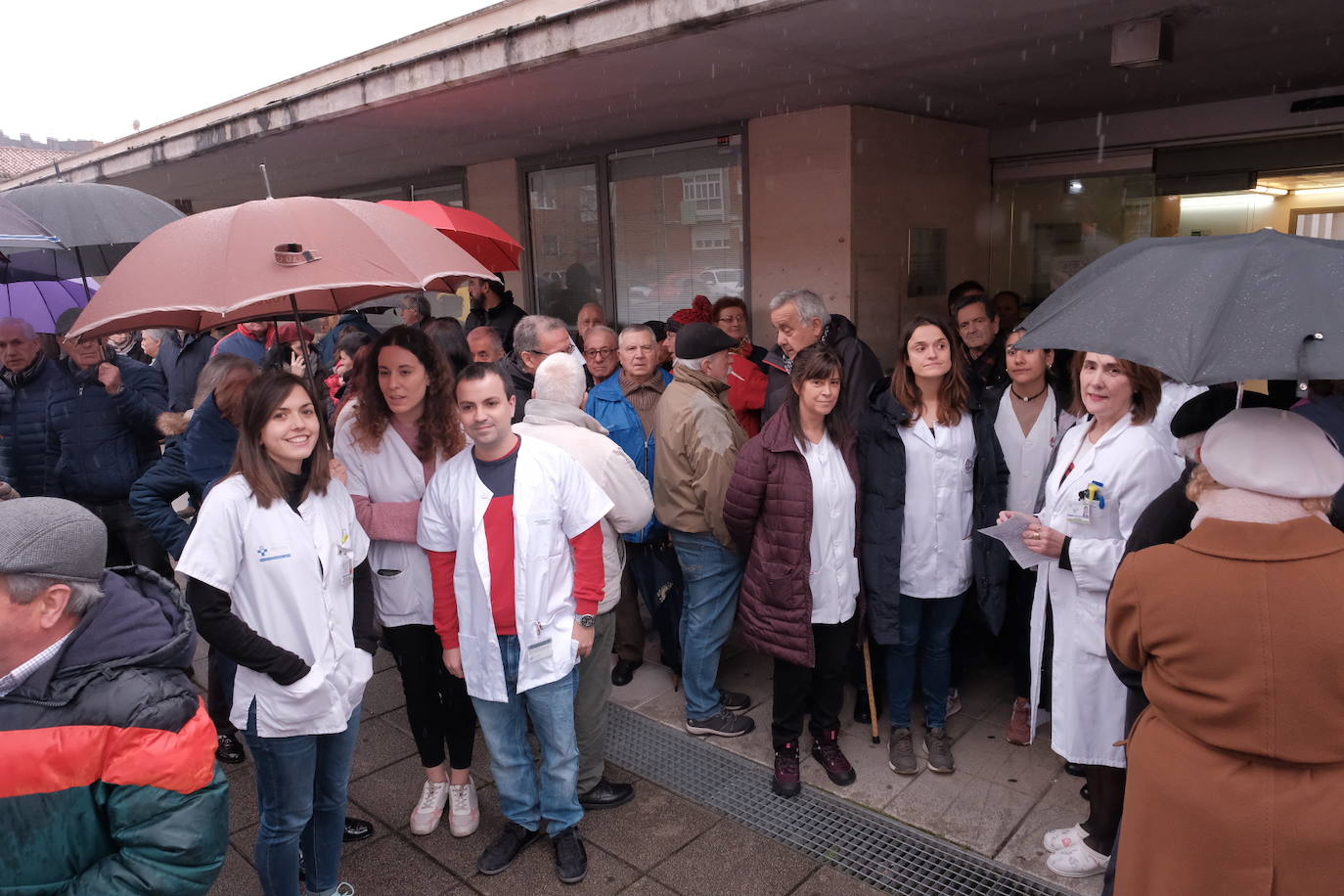Fotos: Cerca de 200 personas piden más recursos para los centros de salud asturianos