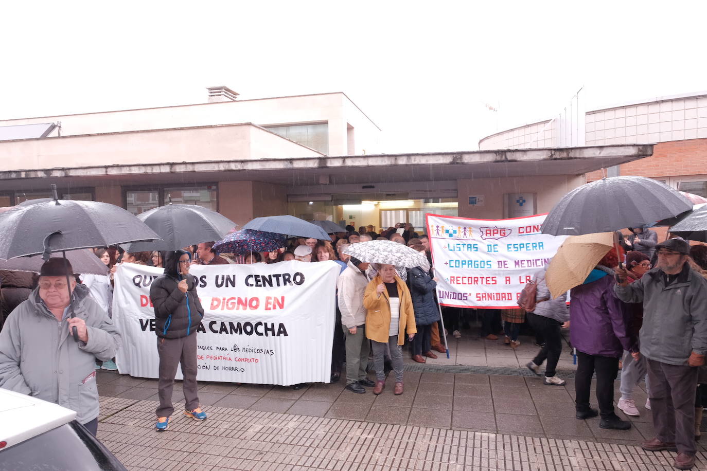 Fotos: Cerca de 200 personas piden más recursos para los centros de salud asturianos