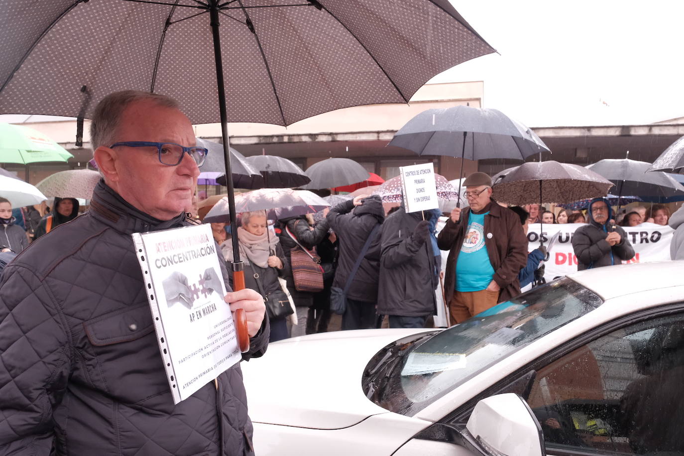 Fotos: Cerca de 200 personas piden más recursos para los centros de salud asturianos