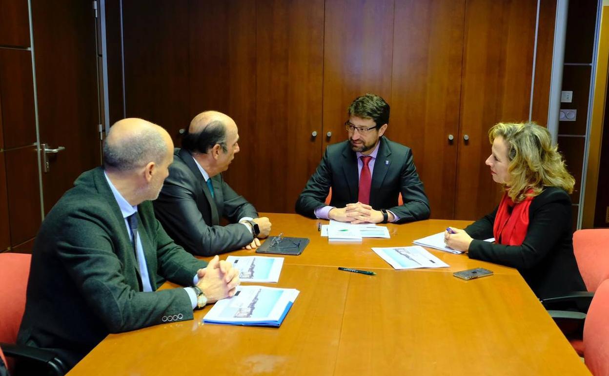 Encuentro celebrado entre la directora general de Energía y el consejero delegado de Enagás. 