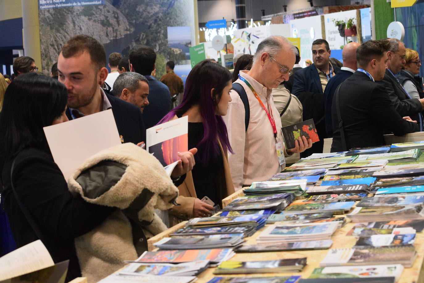 Doña Letizia abre la 40 edición de la mayor feria turística del mundo en la que Asturias estrena pabellón