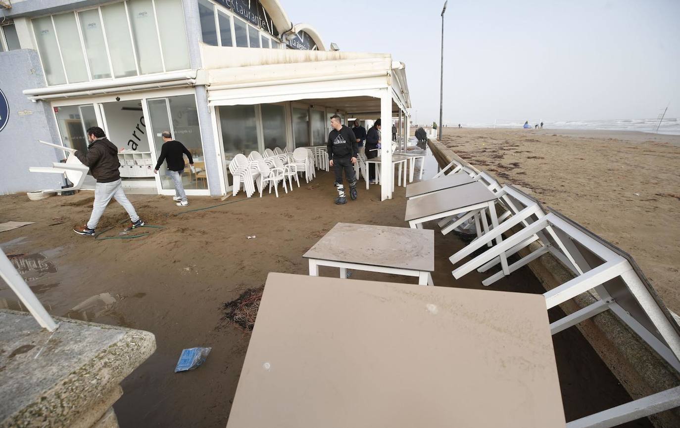 El temporal amaina tras dejar a su paso todo el litoral destrozado y lluvias de 800 litros, granizadas cerca del mar, desbordamiento de ríos, olas de hasta ocho metros, nevadas copiosas de casi 90 centímetros de espesor, rescates, pueblos aislados...