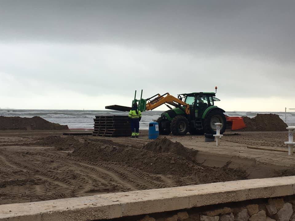 El temporal amaina tras dejar a su paso todo el litoral destrozado y lluvias de 800 litros, granizadas cerca del mar, desbordamiento de ríos, olas de hasta ocho metros, nevadas copiosas de casi 90 centímetros de espesor, rescates, pueblos aislados...
